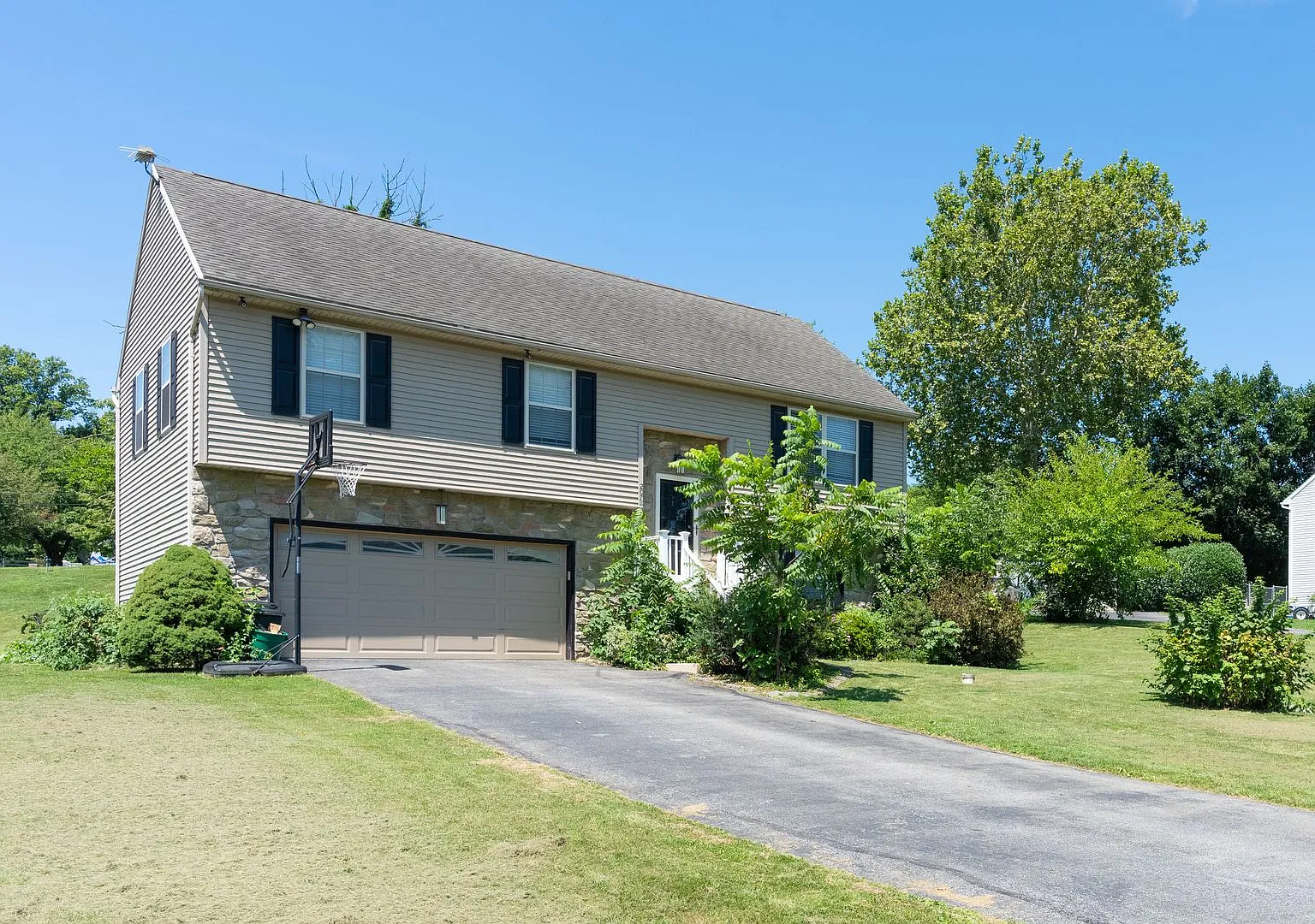 2072 Sheaffer Rd — Photo 1