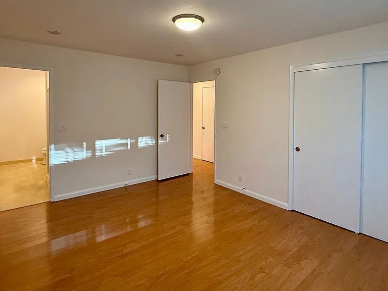817/819 E Dana St — Photo 7
