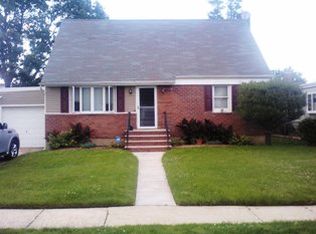 99 Molyneaux Rd, Valley Stream, NY 11580