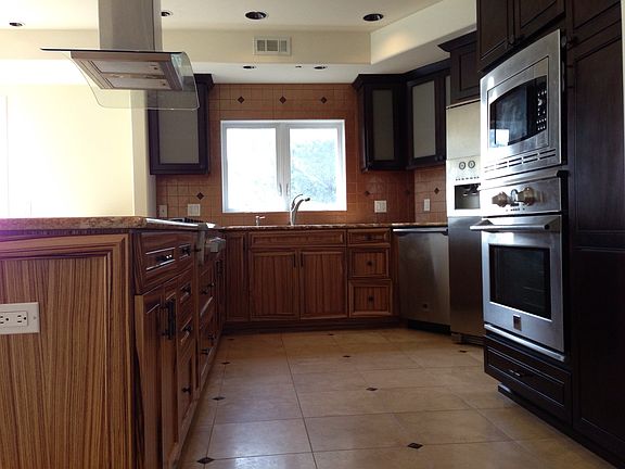 5th image of 9039 NE Juanita Dr APT 303