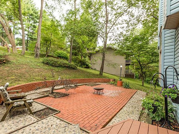 4th image of 399 Spruce Dr NE