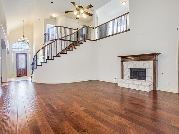 2nd image of 3653 Danbury Ln