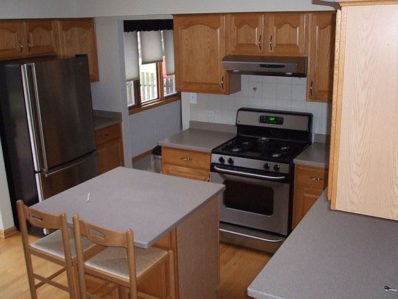 5th image of 7823 W 92nd St