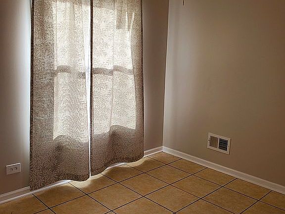 4th image of 1784 Queensbury Cir