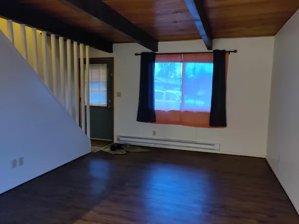 1695 NW Division St APT 4, Corvallis, OR 97330