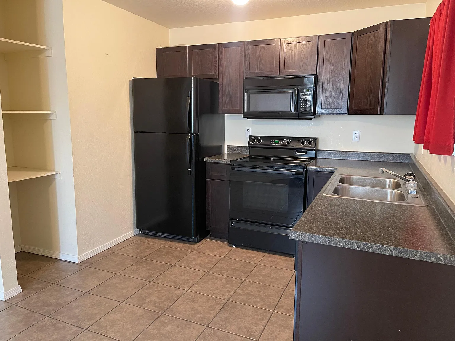 Studio, 500 sqft, $1,225 — Photo 3