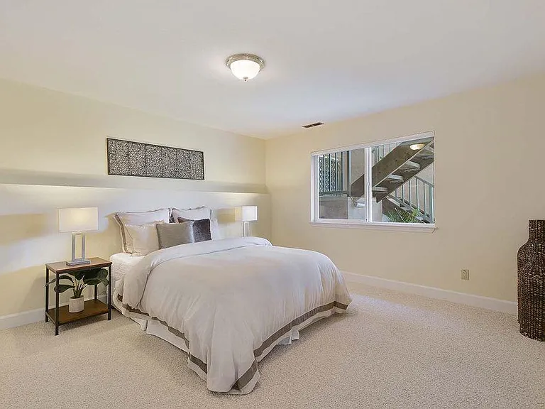5070 Cochrane Ave — Photo 10