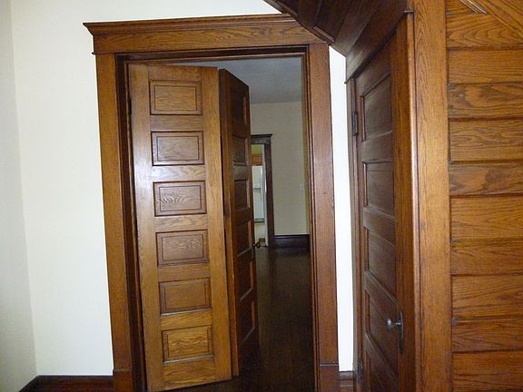 dbl foldg door & coat closet