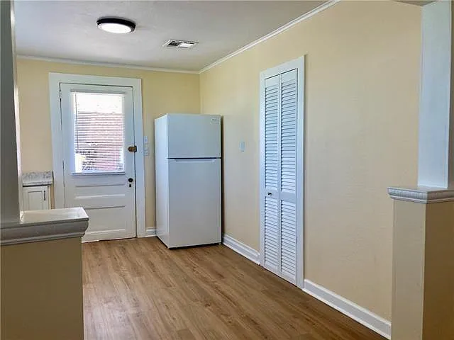 1533 Huron Ave — Photo 6