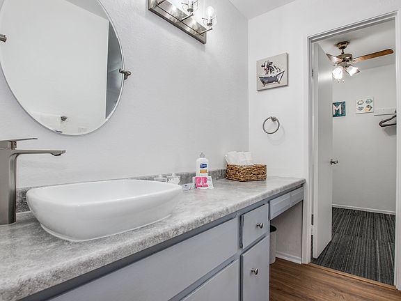 5th image of 842 S Langley Ave Unit 204