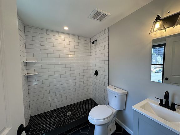 3rd image of 58 Easton Ave #4