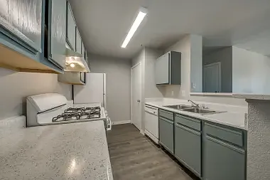 8611 Waters Edge Dr — Photo 5