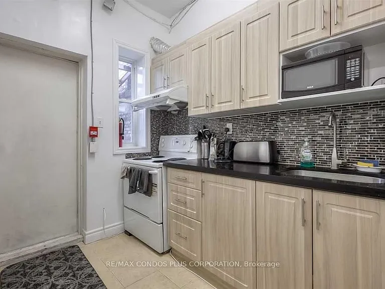 324 Spadina Ave #B — Photo 11