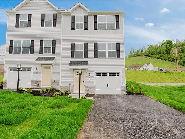 157 White Oak Dr #A — Photo 1