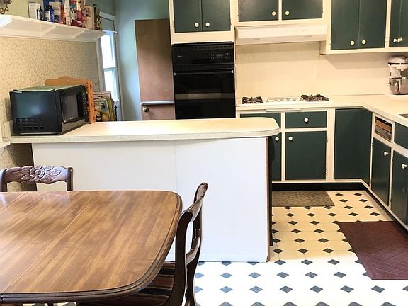 5th image of 11 Greenway Dr