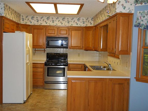 3rd image of 1 Beaconsfield Ln