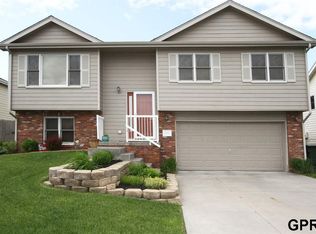 2221 Wesley Dr, Lincoln, NE 68512
