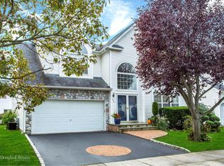 124 Cranberry Ct, Melville, NY 11747