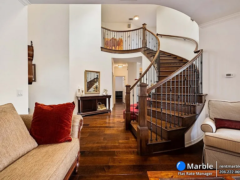 5511 Courtyard Dr — Photo 9