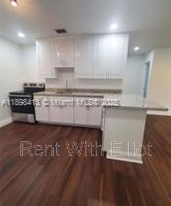 1st image of 2407 Scott St
