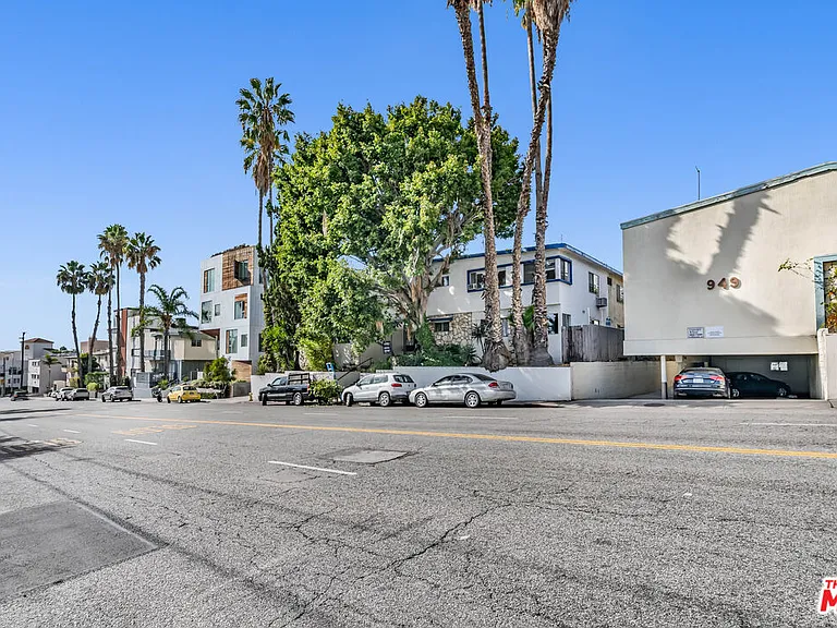 941 N San Vicente Blvd #5 — Photo 21