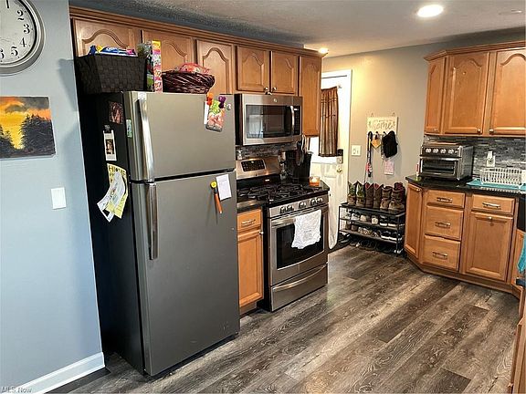 5th image of 304 Irma Dr