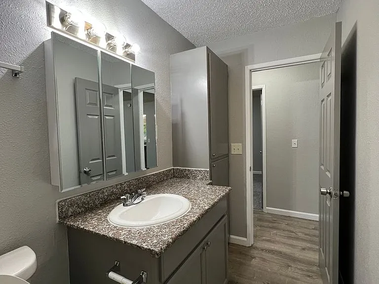 Briar Rose Apartments — Photo 38