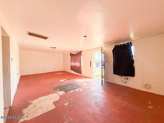 5th image of 1025 S Kroeger Ln