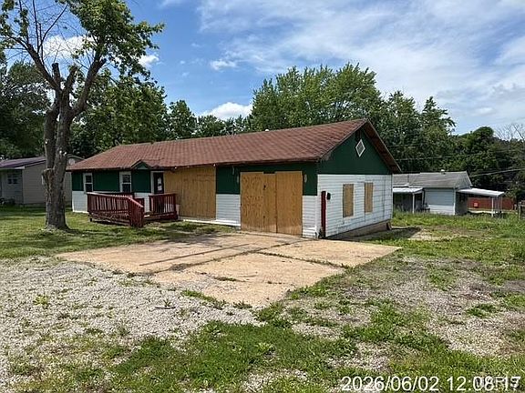 2nd image of 206 Mueller Dr