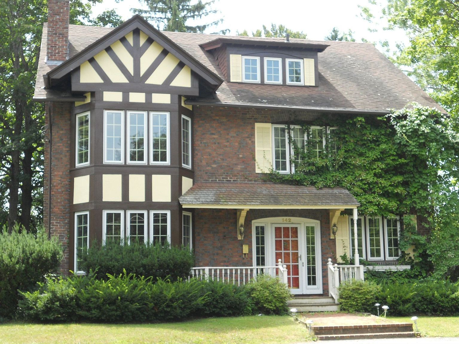 142 Dawes Ave, Pittsfield, MA 01201 Zillow