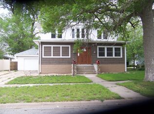 109 E John St, Forrest, IL 61741