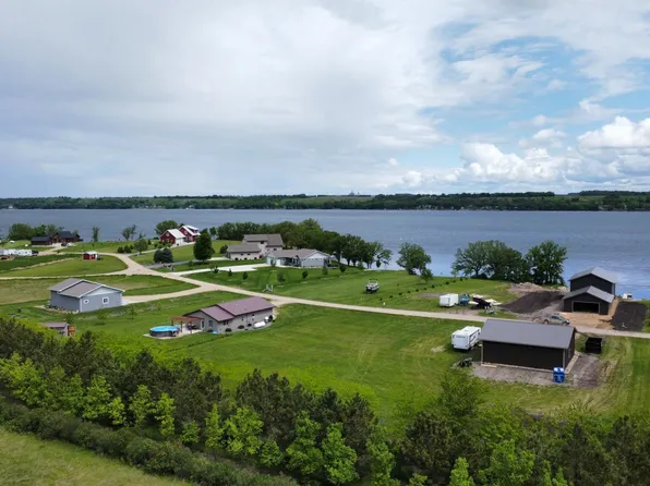 48060 Oak Bay Dr, Big Stone City, SD 57216