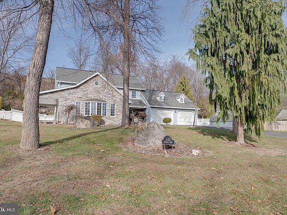 4th image of 221 Cliffside Dr