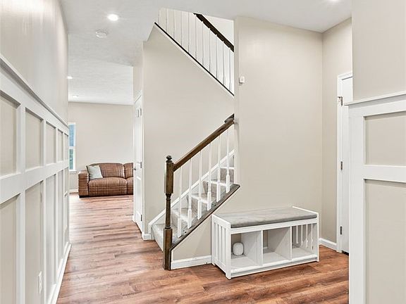5th image of 208 Regency Dr