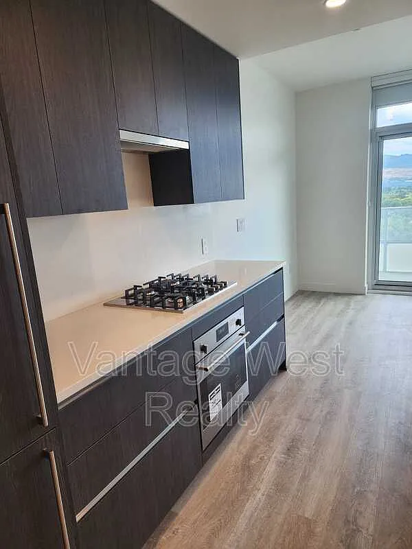 1 bed, 1.0 bath, $2,150 — Photo 3