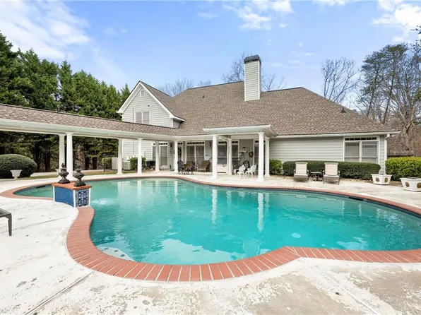 3123 Gulls Wharf Dr, Gainesville, GA 30501