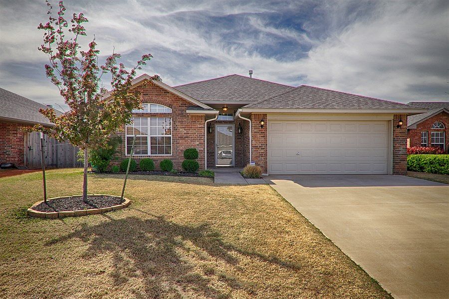 1st image of 608 McConnell Dr