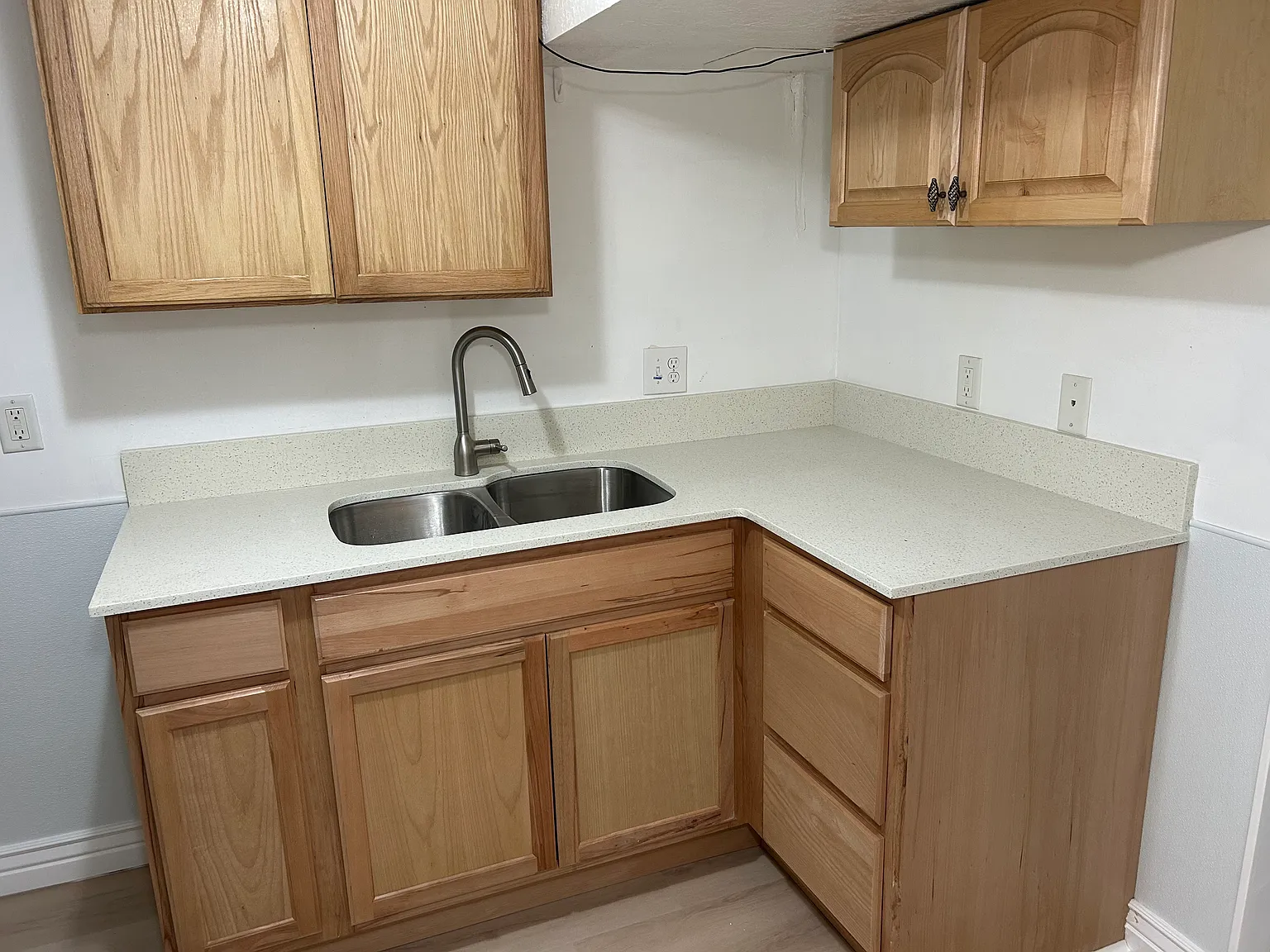 5 bed, 2600 sqft, $3,200 — Photo 2