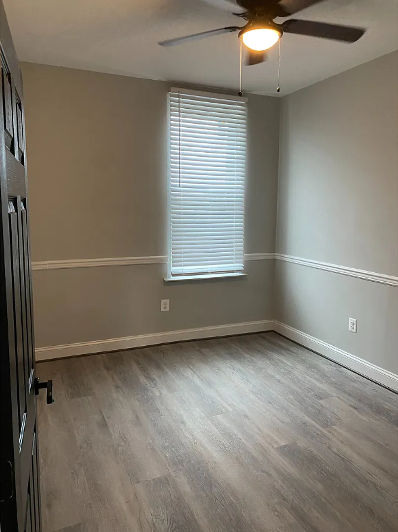 837 North Fulton Avenue — Photo 2
