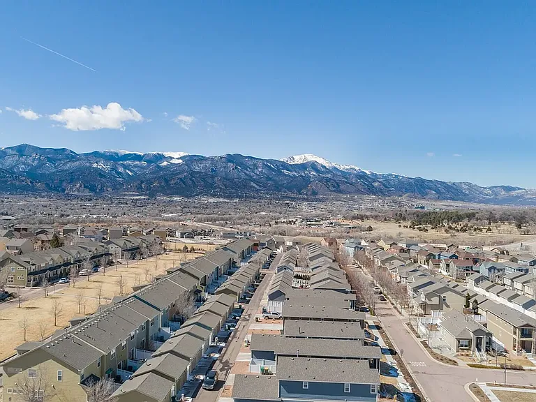2335 Falkirk Dr — Photo 3