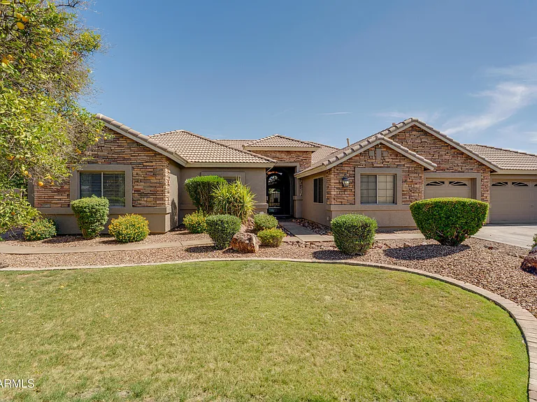 4335 E Fox Cir — Photo 5