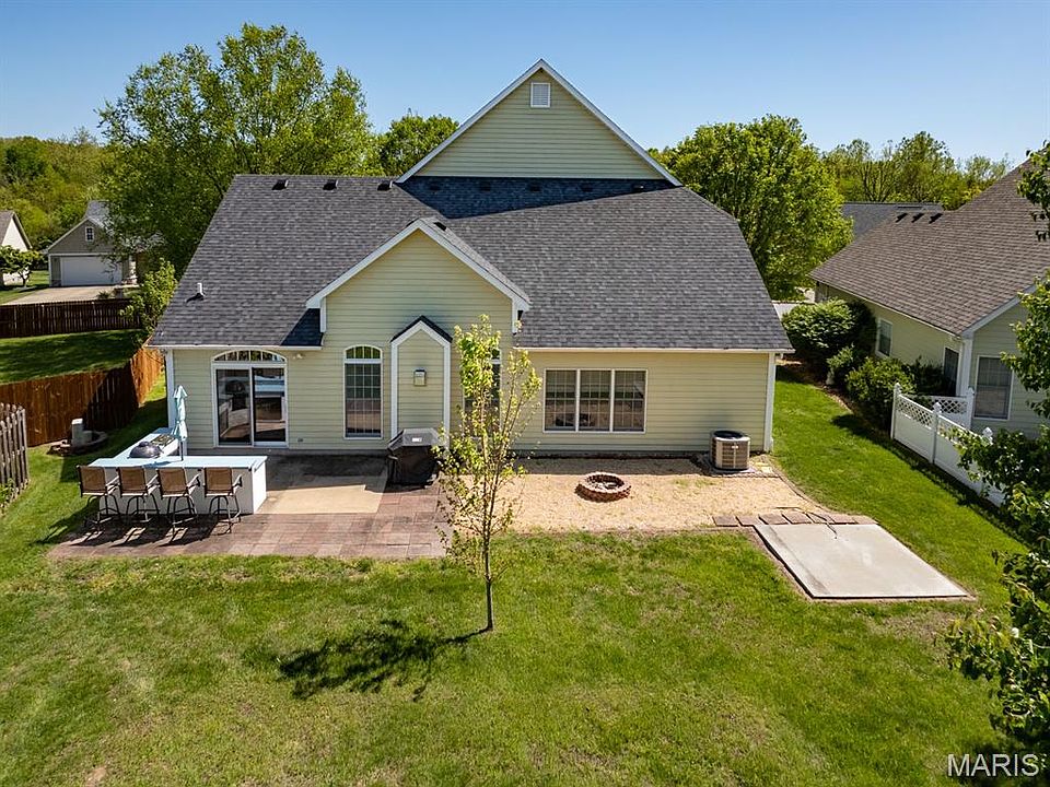 2nd image of 905 Brookside Dr