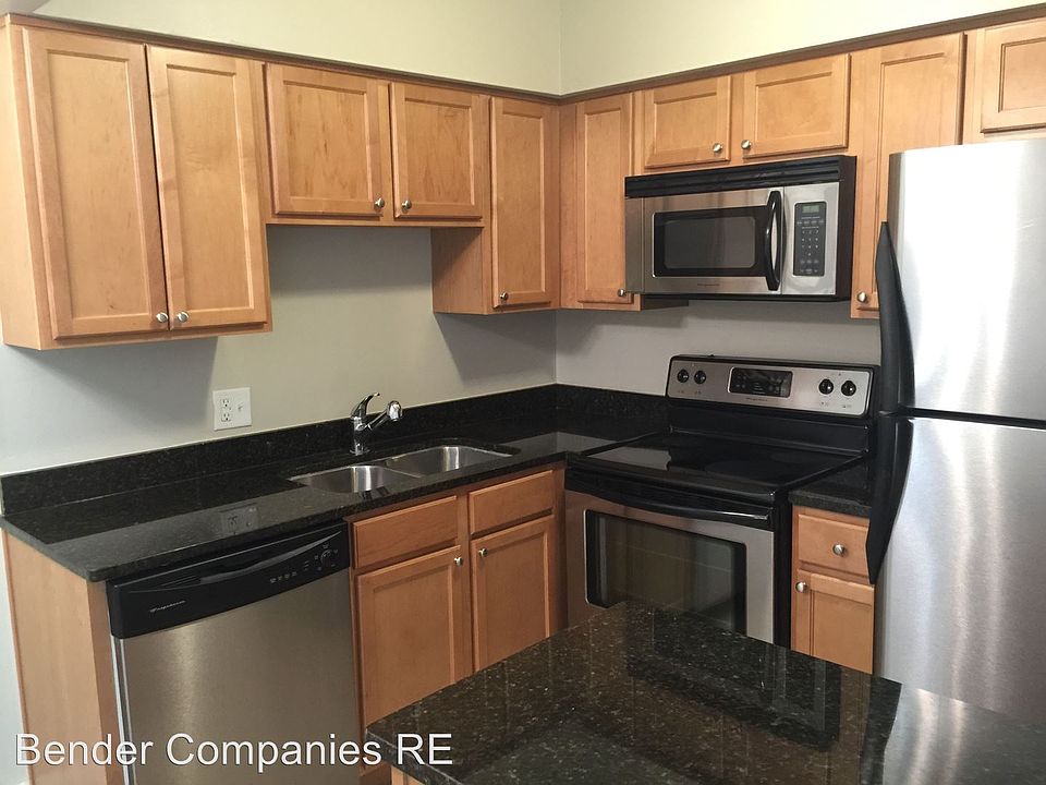 1st image of 560 Lawrence Ave #312