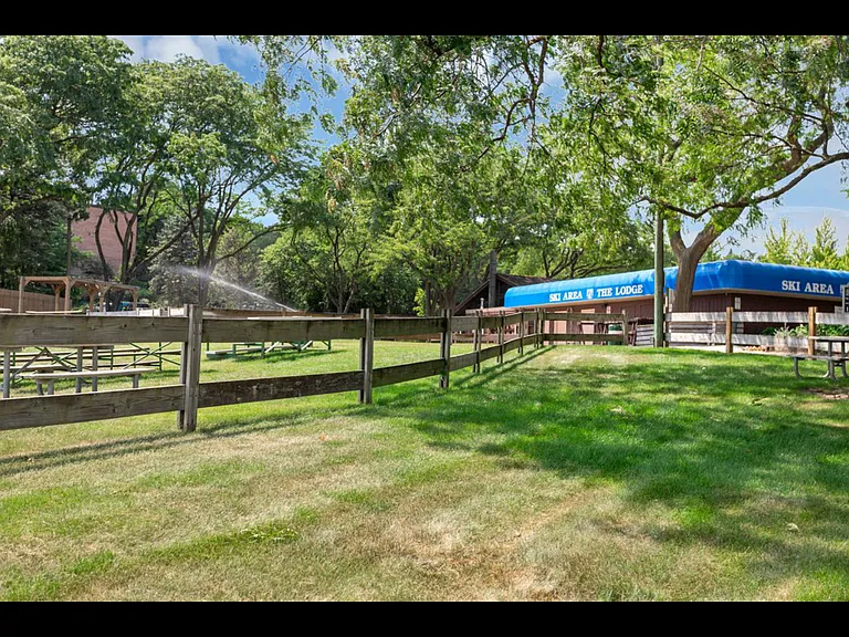 5913 Meadow Dr — Photo 20