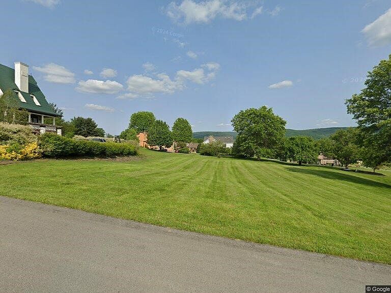 1st image of 410 Independence Ct