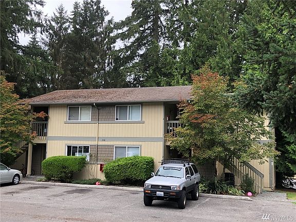 2nd image of 9107 Meridian Pl NE