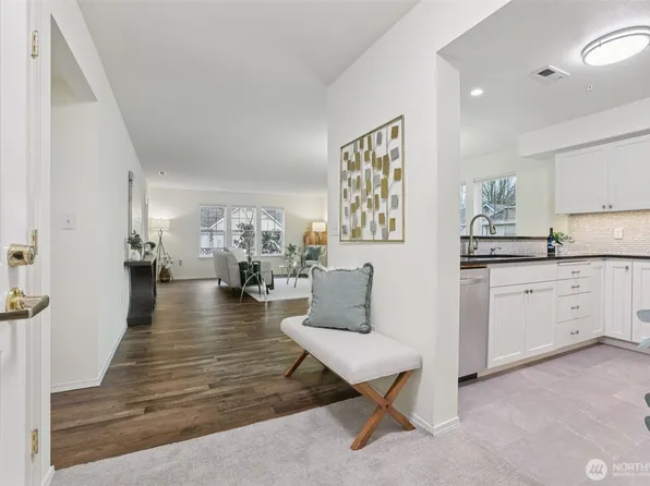 4133 224th Lane SE #103, Issaquah, WA 98029