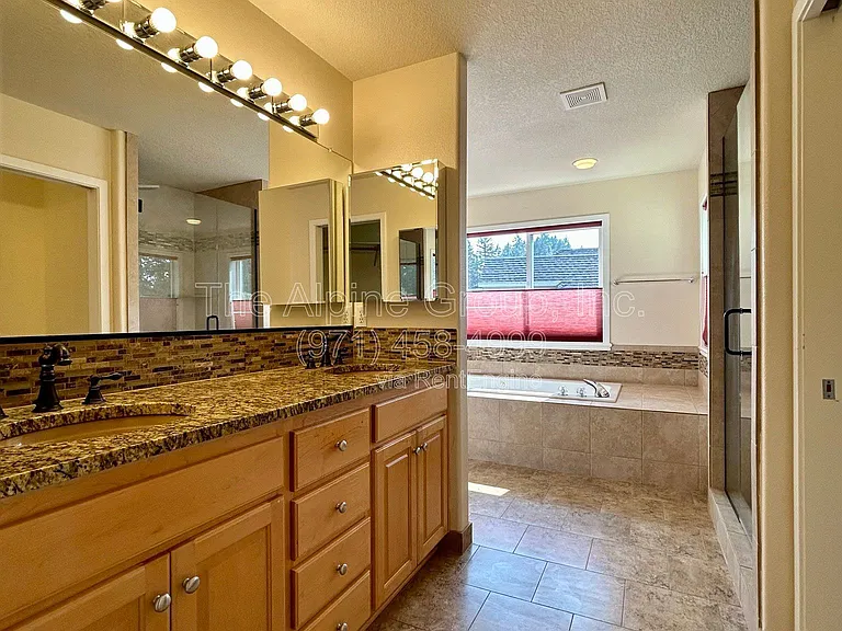 351 NW Kotrik Pl — Photo 34