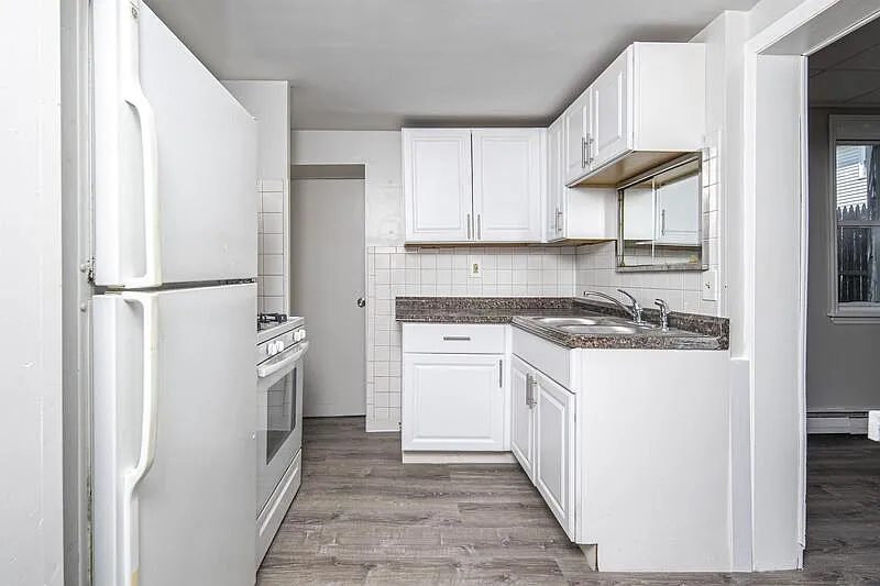 2 bed, 1.0 bath, 1400 sqft, $1,745 — Photo 1
