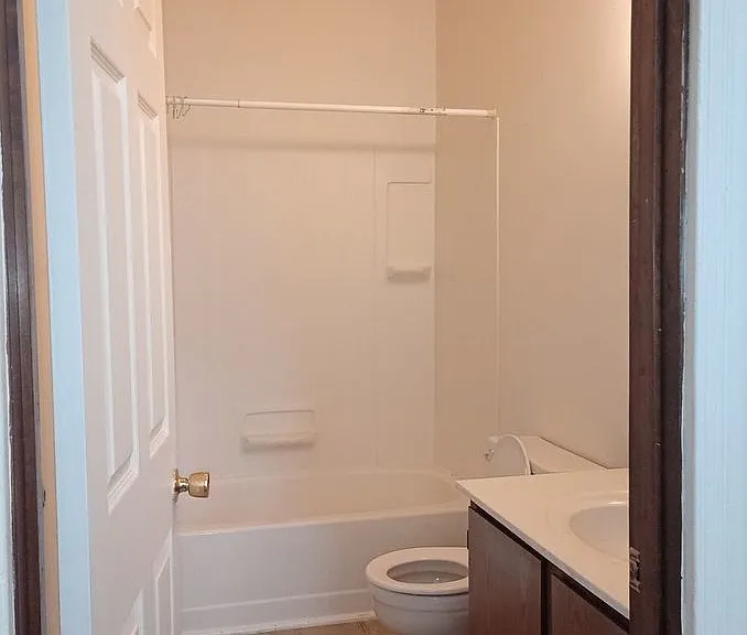 354 W 7th St #4 — Photo 3